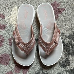 Rose gold Clarks women's flip flops NEW